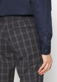 Isaac Dewhirst THE FASHION SUIT NOTCH - Κοστούμι - navy