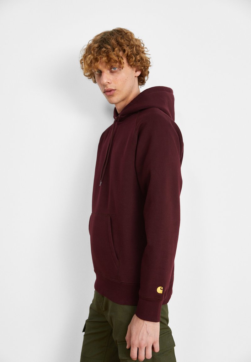 Carhartt WIP HOODED CHASE - Jersey con capucha - amarone/gold