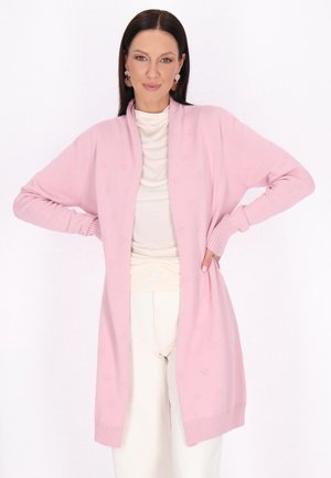 Cardigan lungo aperto in morbido rosa a maglia, con polsini a costine e un delicato motivo testurizzato su tutta la superficie.