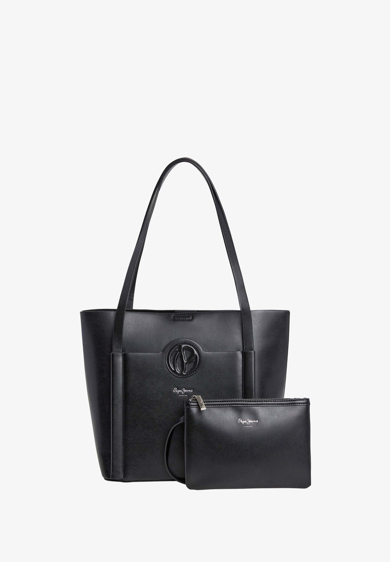 Borsa a tote in pelle nera con due manici robusti, dettaglio logo embossato sulla parte frontale e una pochette coordinata staccabile. Texture liscia.