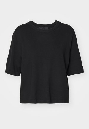 Czarny krótki sweter z dzianiny z krótkim rękawem i okrągłym dekoltem, o prostym kroju i podwiniętych mankietach, wykonany z gładkiego, miękkiego materiału.