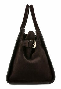 Donkerbruine suède handtas met een zilveren gesp aan de zijkant en twee zachte handvatten, weergegeven tegen een witte achtergrond.