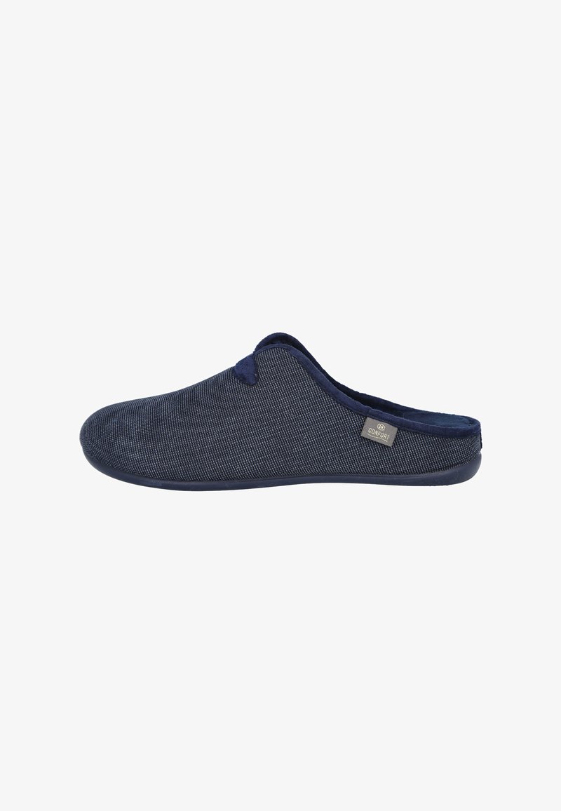 Zapatilla de estar por casa azul marino con parte superior de tela texturizada, puntera redondeada y suela de goma. Cuenta con una pequeña etiqueta en el lateral.