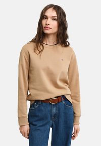 GANT SHIELD C NECK - Sweatshirt - caramel beige