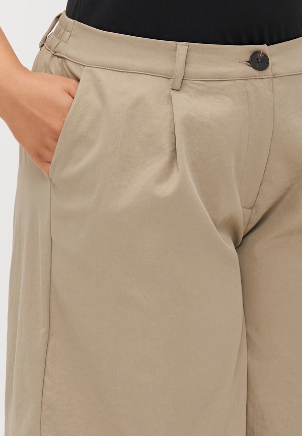 CARMANITA BERMUDA  - Shorts - aluminum3