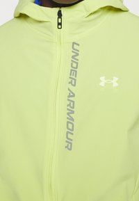 Under Armour Chaqueta de running - yellow