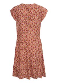 Kukallinen mekko, jossa on hihattomat hihat, ja jossa on vaaleanpunainen tausta sekä monivärinen kukkakuosi. A-linjainen malli vyötäröneuloksen yksityiskohdalla.