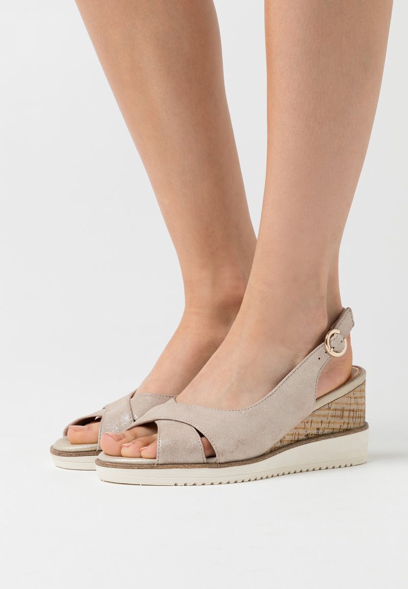 Tamaris Wedge sandals - champagner pearl