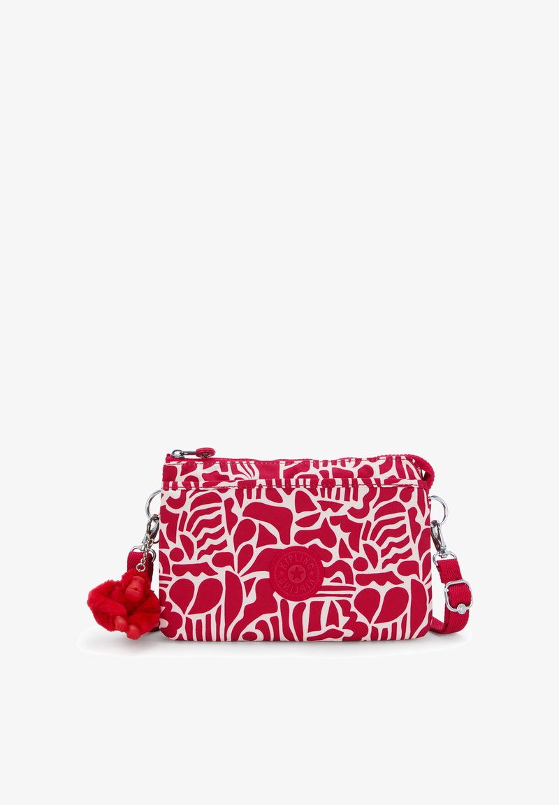 Sac bandoulière à motif abstrait rouge et blanc avec sangle réglable et porte-clés singe en fourrure rouge attaché à la fermeture éclair.