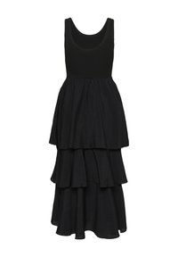 Robe noire sans manches avec corsage côtelé ajusté et jupe fluide à trois volants superposés, conçue pour un look à la fois décontracté et élégant.