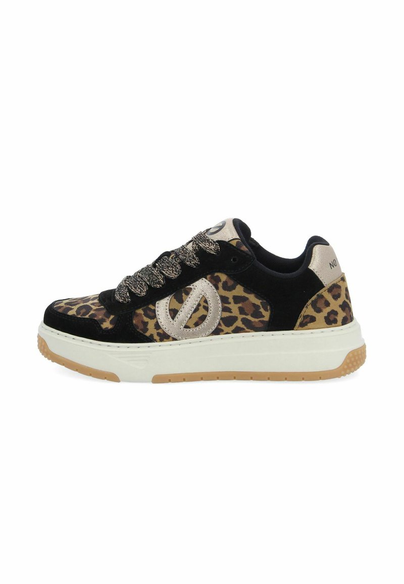 Leopardmuster Sneaker mit schwarzem Wildleder und strukturierten Akzenten, metallic Logo und einer cremefarbenen Gummisohle mit einer Gummilaufsohle. Mit einem glitzernden Schnürsenkel versehen.