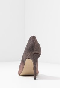 Carvela Decolleté - bronze
