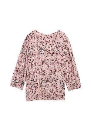 Blusa a maniche lunghe rosa con motivo astratto in rosa scuro e blu navy. Presenta un collo a V e maniche arricciate per un fit rilassato.