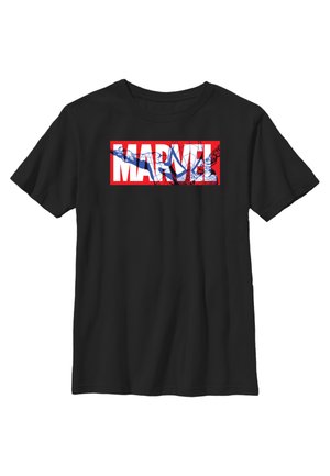 Czarna koszulka z logo Marvel z czerwonym obramowaniem, na którym Spider-Man huśta się przez litery w niebieskim i białym kolorze.