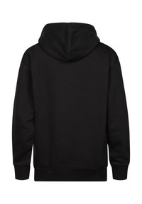Zwarte hoodie met een grote, afgeronde capuchon. De stof lijkt zacht en heeft een gladde textuur. De manchetten en zoom zijn geribbeld voor een aansluitende pasvorm.