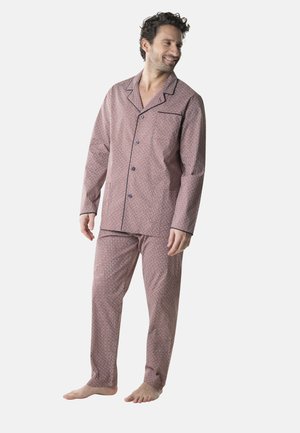 Ensemble de pyjama pour hommes avec un motif rouge et bleu, comprenant une chemise à boutons et un pantalon avec cordon de serrage, souligné par des finitions noires.