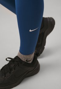Nike Performance ONE - Leggings - court blue/white