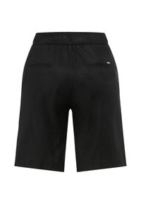 Pantaloni neri corti con una texture morbida, vita elastica, due tasche posteriori e un piccolo logo sulla vita.