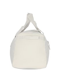 Bolsa de deporte gris claro con forma redondeada, hecha de un tejido duradero. Cuenta con asas dobles, un zipper lateral y un diseño minimalista.