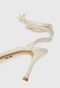 Steve Madden OFFSHOOT - Sandaler med høye hæler - ivory