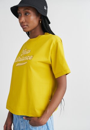 ATHLETICS LEGACY - Trükipildiga T-särk - yellow
