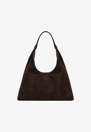 Bolso de hombro de ante marrón oscuro con un cuerpo amplio y estructurado, y un solo asa redondeada. Presenta una textura suave y un diseño minimalista.