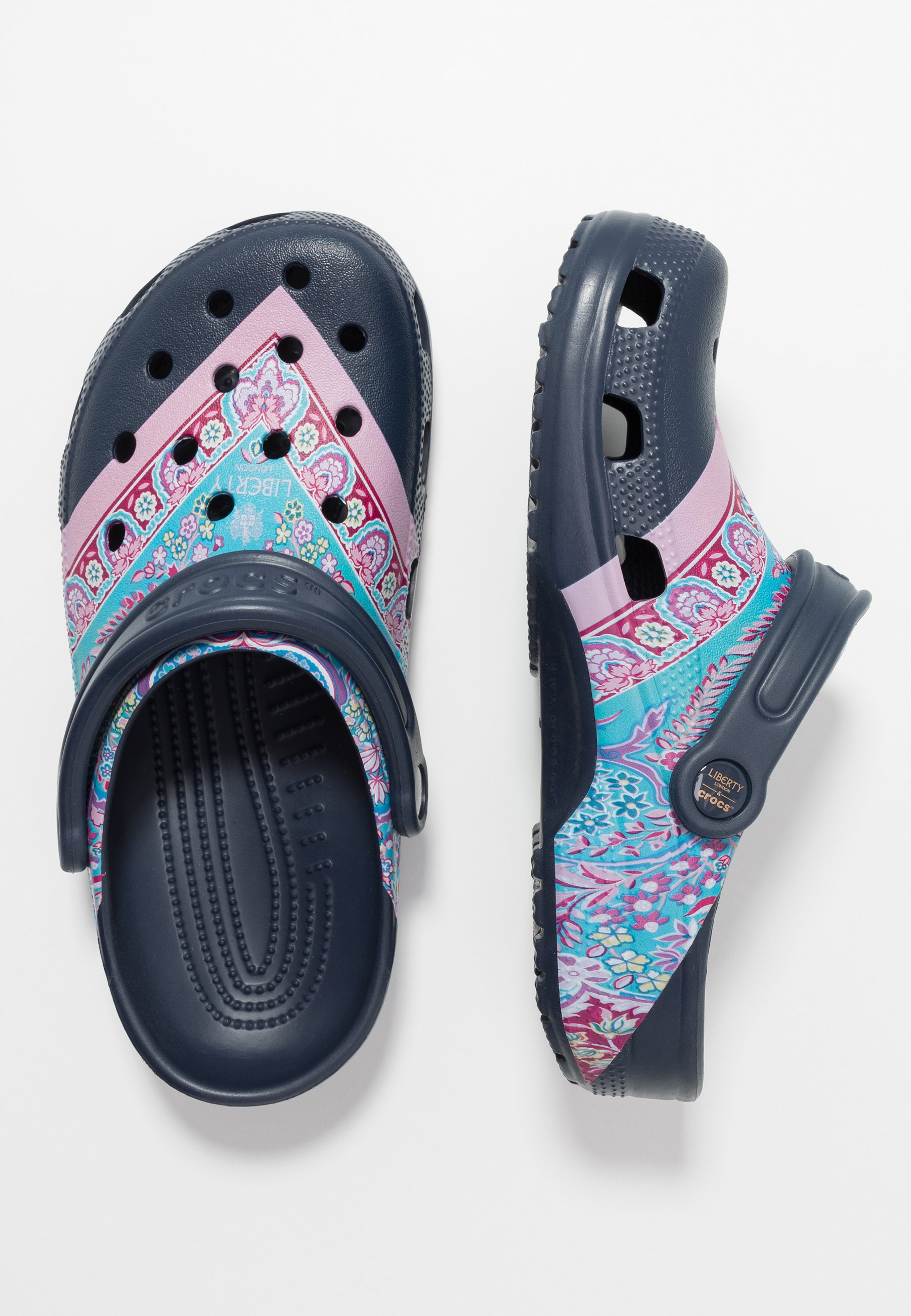 Crocs CLASSIC LIBERTY GRAPHIC - Tøfler - navy Crocs CLASSIC LIBERTY GRAPHIC - Tøfler - navy