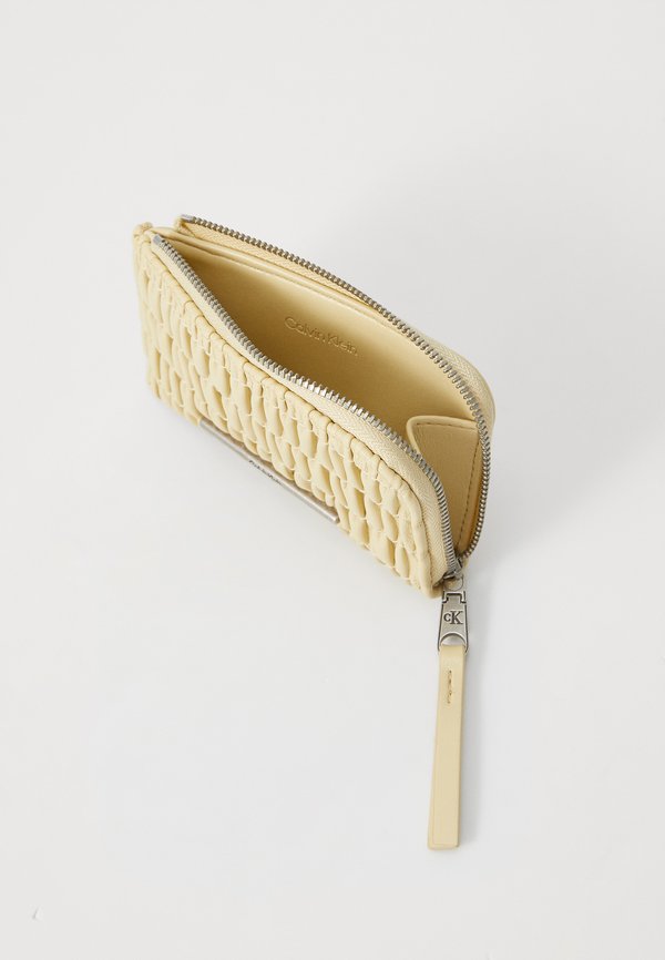 RUCHED MED ZIP - Wallet - parsnip3