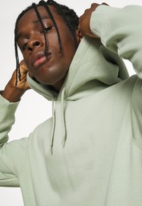 Weekday STANDARD HOODIE - Sweatshirt com capuz - sage green
