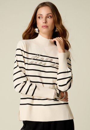Oltre, MAGLIA CON RICAMO LETTERING GIOIELLO (ITALIAN SIZE) - Jumper - bianco