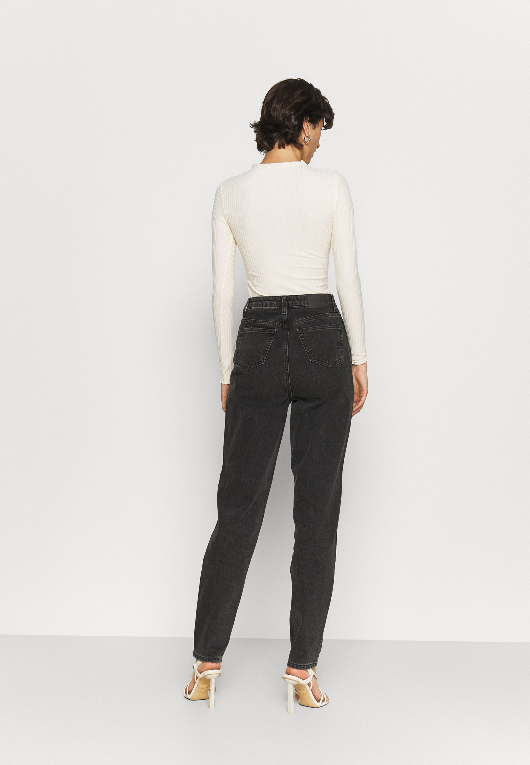 Vero Moda Tall VMZOE MOM JEANS - Laisvo kirpimo džinsai - black/juoda -  Zalando.lt