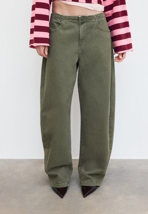 Stradivarius, ADJUSTABLE BARREL TROUSERS - Jean baggy - khaki