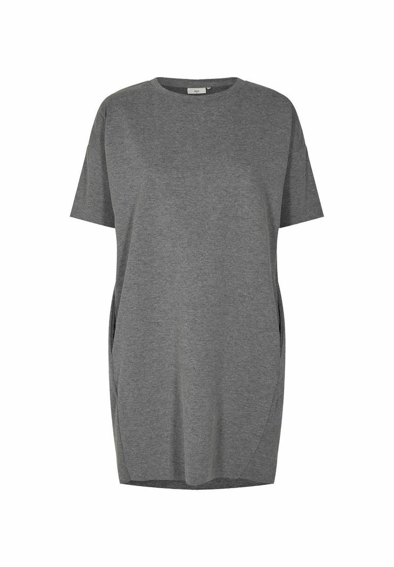 Vestido gris de manga corta hecho de una tela suave, con un escote redondeado y bolsillos laterales, con un corte holgado y relajado.