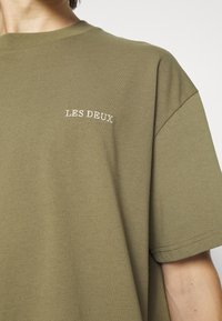 Les Deux DIEGO - T-shirt básica - stone gray/ivory