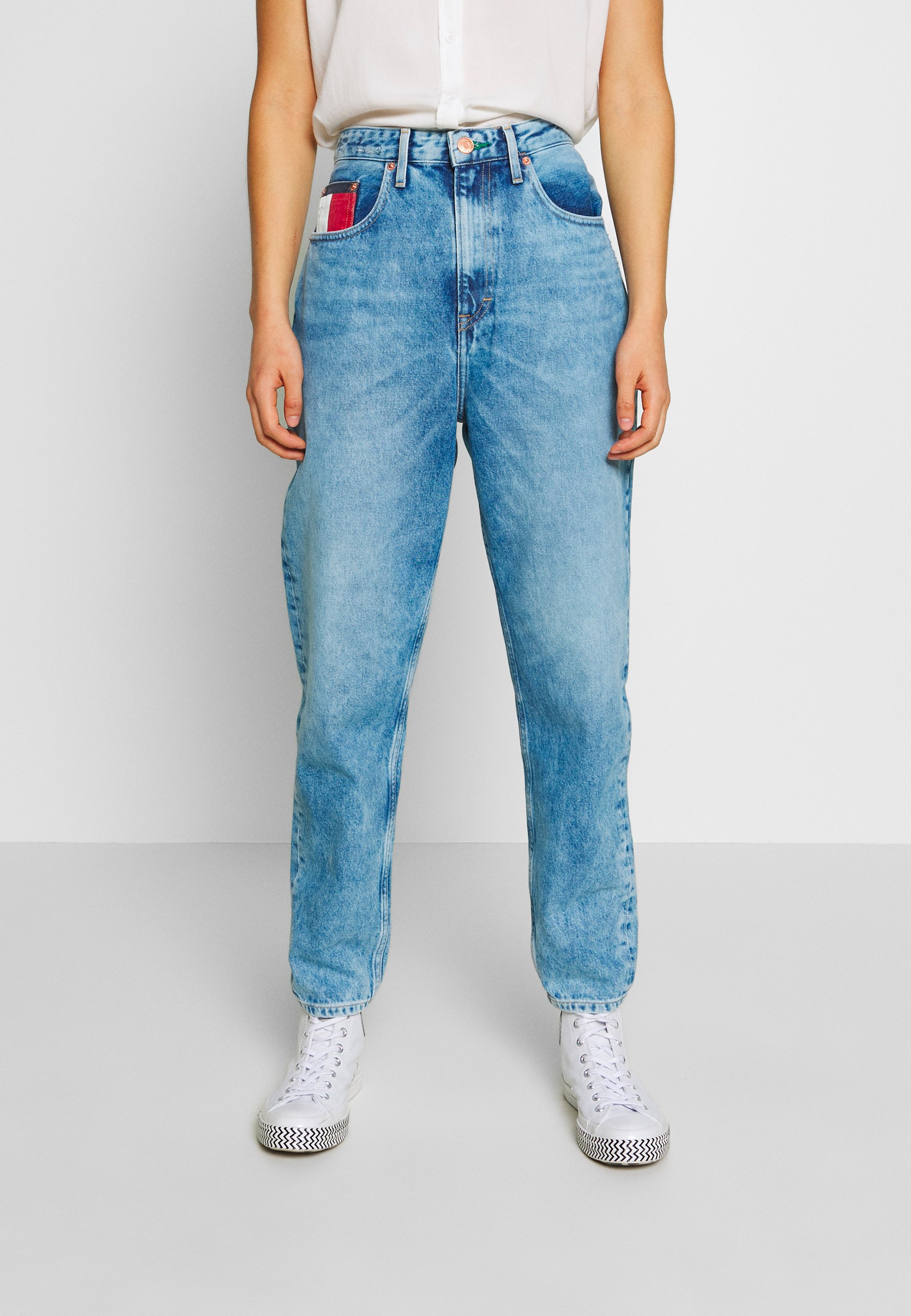 Tommy Jeans MOM JEAN - Laisvo kirpimo džinsai - save light blue  rig/šviesiai mėlyno džinso - Zalando.lt
