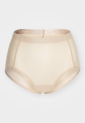 Beżowe, wysokie majtki wykonane z gładkiej tkaniny, z miękkim pasem w talii z logo "SPANX" oraz bezszwowymi krawędziami, zapewniającymi eleganckie dopasowanie.