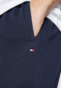 Tommy Hilfiger FLAG LOGO  - Treningo apatinė dalis - desert sky