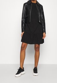 Weekday Vestido informal - black