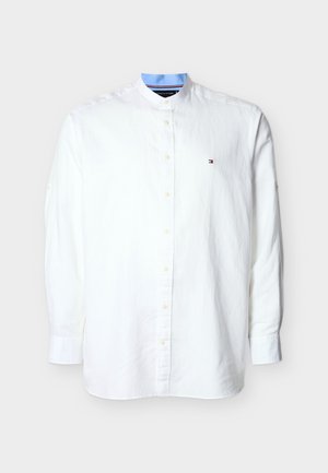 Tommy Hilfiger, PLUS REGULAR FIT LINEN BLEND GRANDAD COLLAR SHIRT - Pluus - white