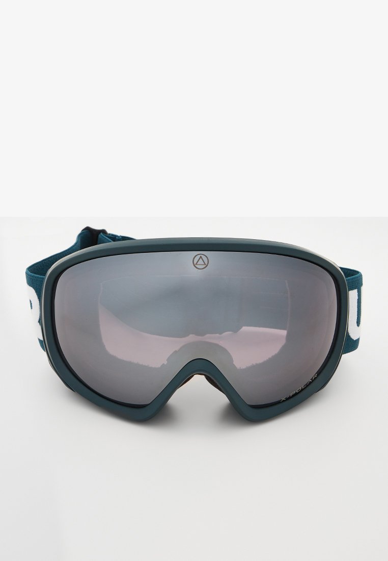 Skibril met een donkerblauw frame en een gemirroreerde, semi-doorzichtige lens. Voelt een gevoerde binnenkant en een verstelbare band met wit logo.