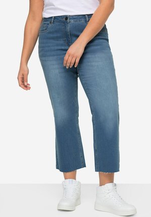 7/8- CLAIRE STRETCHKOMFORT GESCHNITTENER SAUM 5-POCKET - Jean flare - light blue