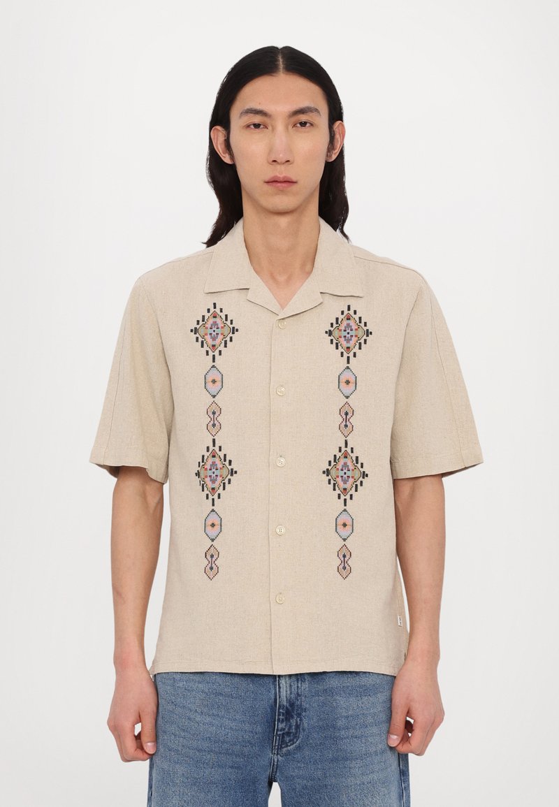 NN.07 - OLE - Button down-skjorte - beige, Forstørre