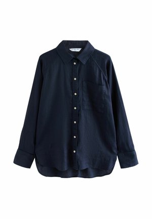 Chemise bleu marine à boutons en tissu doux, avec col, manches longues et une poche sur le côté gauche. Boutons argentés.