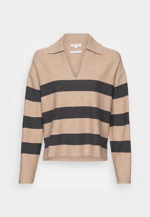 Pull en maille beige à manches longues, avec de larges rayures anthracite, un col, un décolleté en V et un ourlet droit.