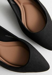 New Look Bailarinas con tira trasera - black