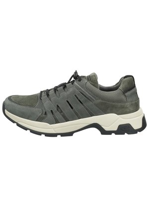 Grüne Wildleder- und Mesh-Sneaker mit strukturiertem Obermaterial, das seitliche Ausschnitte und eine weiße Gummisohle aufweist. Mit einstellbarem Toggle-Verschluss geschnürt.