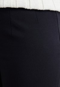 Vero Moda Curve VMCAUGUSTA PANT - Pantaloni - black