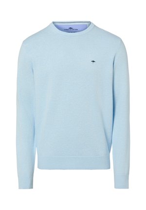 Hellblauer Pullover mit Rundhalsausschnitt aus weichem Strickstoff. Verfügt über gerippte Bündchen und Saum sowie einen kleinen dunklen Logo-Akzent auf der Brust.