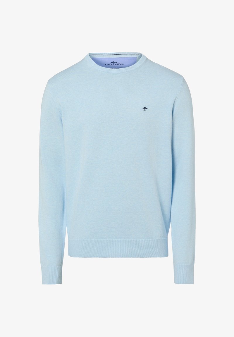 Lichtblauwe trui met ronde hals, gemaakt van zachte gebreide stof. Voorzien van geribbelde manchetten en zoom, met een klein donker logo-accent op de borst.