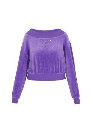Lilla cropped sweatshirt i blød velour. Har en off-shoulder halsudskæring, ribbede manchetter og dekorative nitter i et trekantet mønster på forsiden.